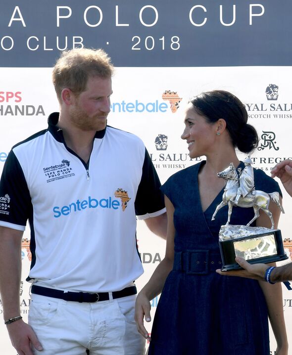 Sự chuyển biến trong mối quan hệ vợ chồng nhà Sussex: Harry &quot;lên nắm quyền&quot;, Meghan không còn làm chủ cuộc chơi- Ảnh 2.