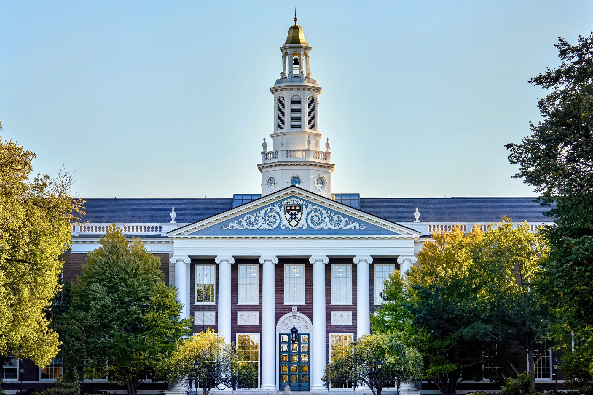 18 câu nói của Đại học Harvard: Biết bao thế hệ sinh viên thấm nhuần, trở thành tỷ phú, chính trị gia, nhà sáng lập lừng danh - Ảnh 1. 18 câu nói của Đại học Harvard: Biết bao thế hệ sinh viên thấm nhuần, trở thành tỷ phú, chính trị gia, nhà sáng lập lừng danh - Ảnh 1.