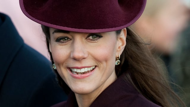 Looking back at the first time Princess Kate attended the British Royal Christmas: A fashion icon has appeared! - Photo 1.