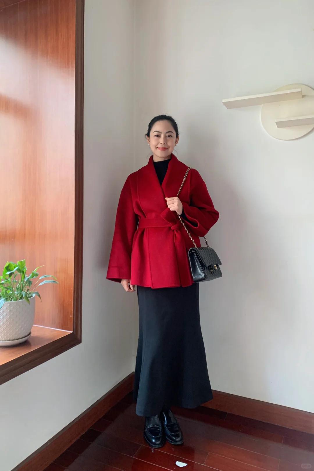Phụ Nữ 50 Tuổi Dáng Tròn Nên Mặc Gì Vào Mùa Đông? Áo Khoác Ngắn + Áo Lót Ôm, Vừa Tôn Dáng Vừa Tôn Khí Chất - Ảnh 4.