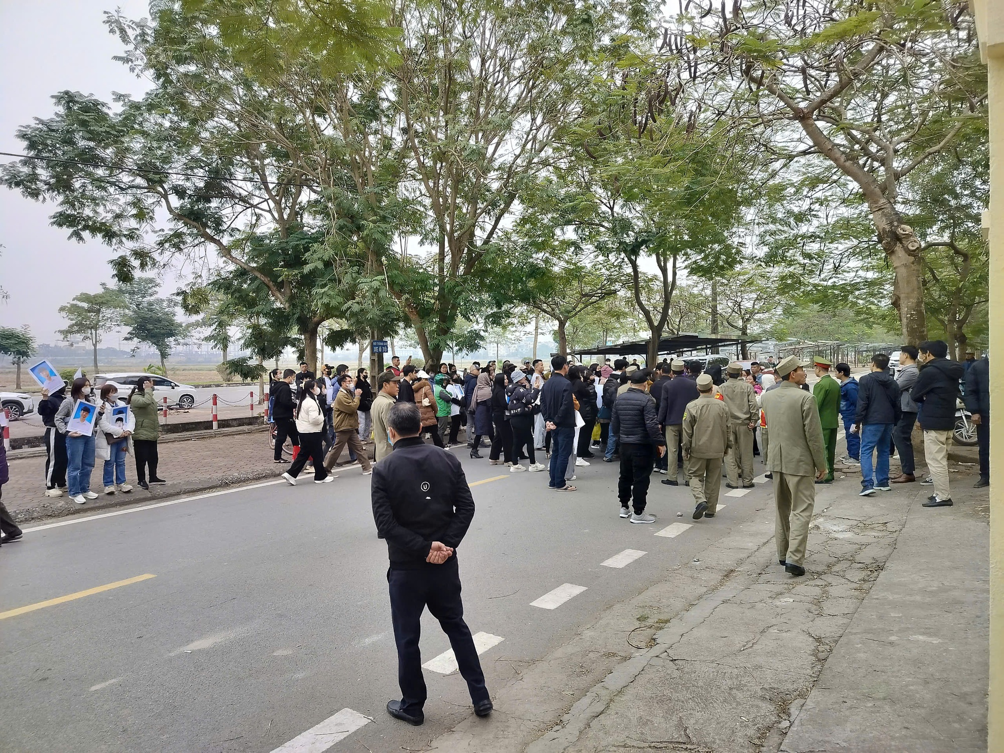 Vụ nam sinh bị đánh chết não: Bị cáo bị tuyên 4 năm 9 tháng tù, bồi thường hơn 1 tỷ đồng- Ảnh 2. Vụ nam sinh bị đánh chết não: Bị cáo bị tuyên 4 năm 9 tháng tù, bồi thường hơn 1 tỷ đồng- Ảnh 2.