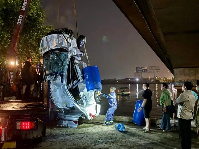 Vụ ô tô rơi xuống sông Đồng Nai khiến cô gái trẻ 22 tuổi tử vong: Xác định nguyên nhân ban đầu - Ảnh 1.