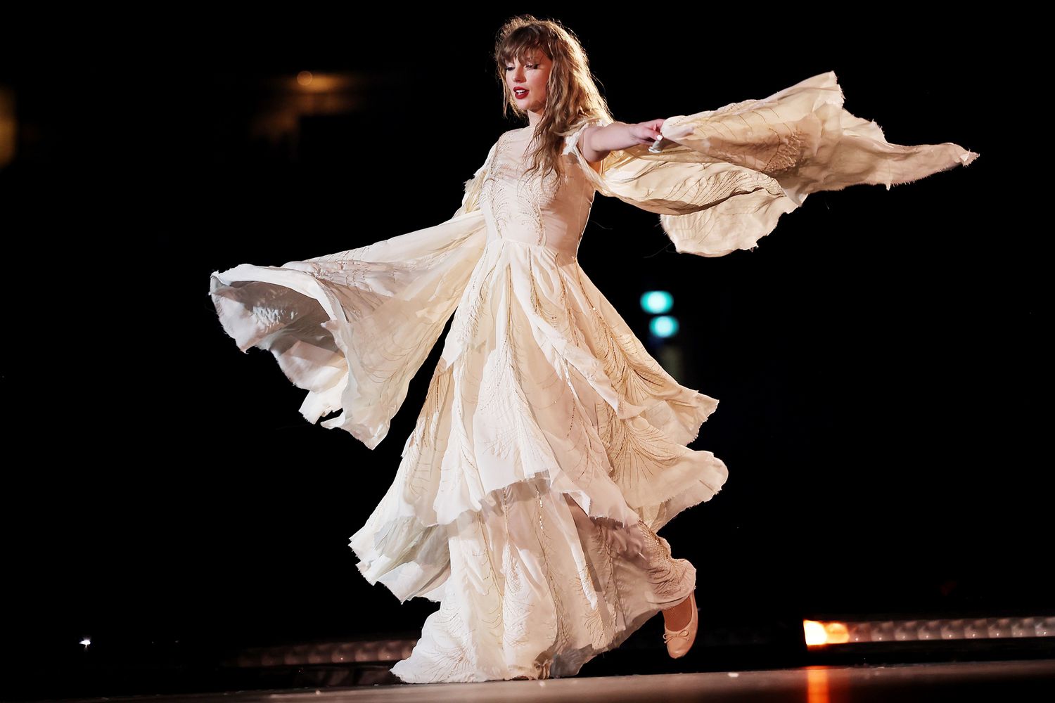 taylor-swift-eras-tour-sydney-022324-1-9b065a482b6e4e359d5419b4fe8a2426-17345704613322106266434-1734584330938-173458433101167376110.jpeg