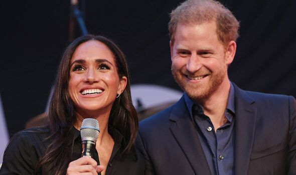 Harry and Meghan's "misleading" love story, each time it is retold, the conflict makes fans "not know what to do" - Photo 1.