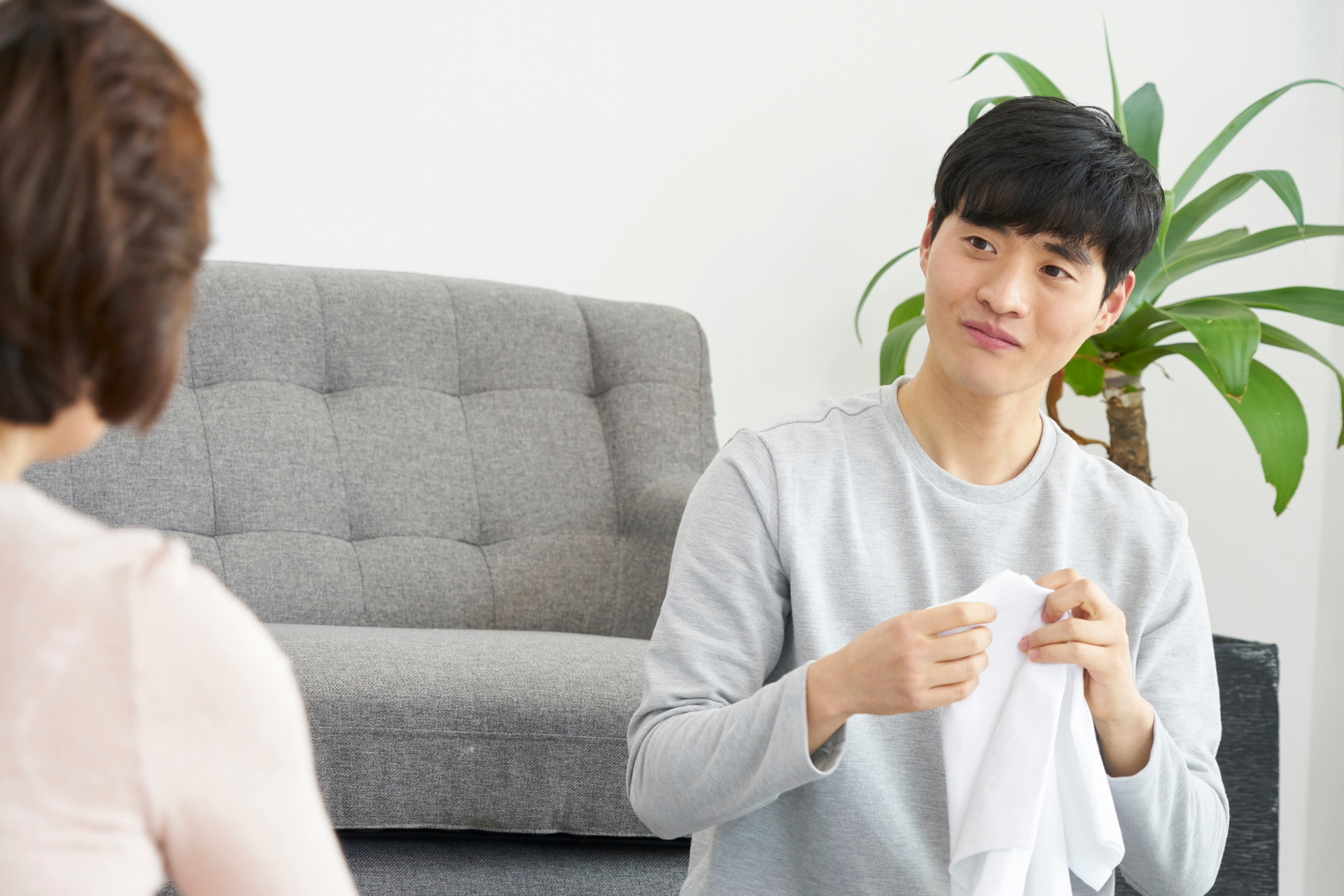 Xin tiền anh trai chữa bệnh cho chồng, anh thốt một câu mà tôi nhớ cả đời, vừa xấu hổ nhục nhã vừa uất nghẹn, không dám ngẩng mặt lên - Ảnh 1.