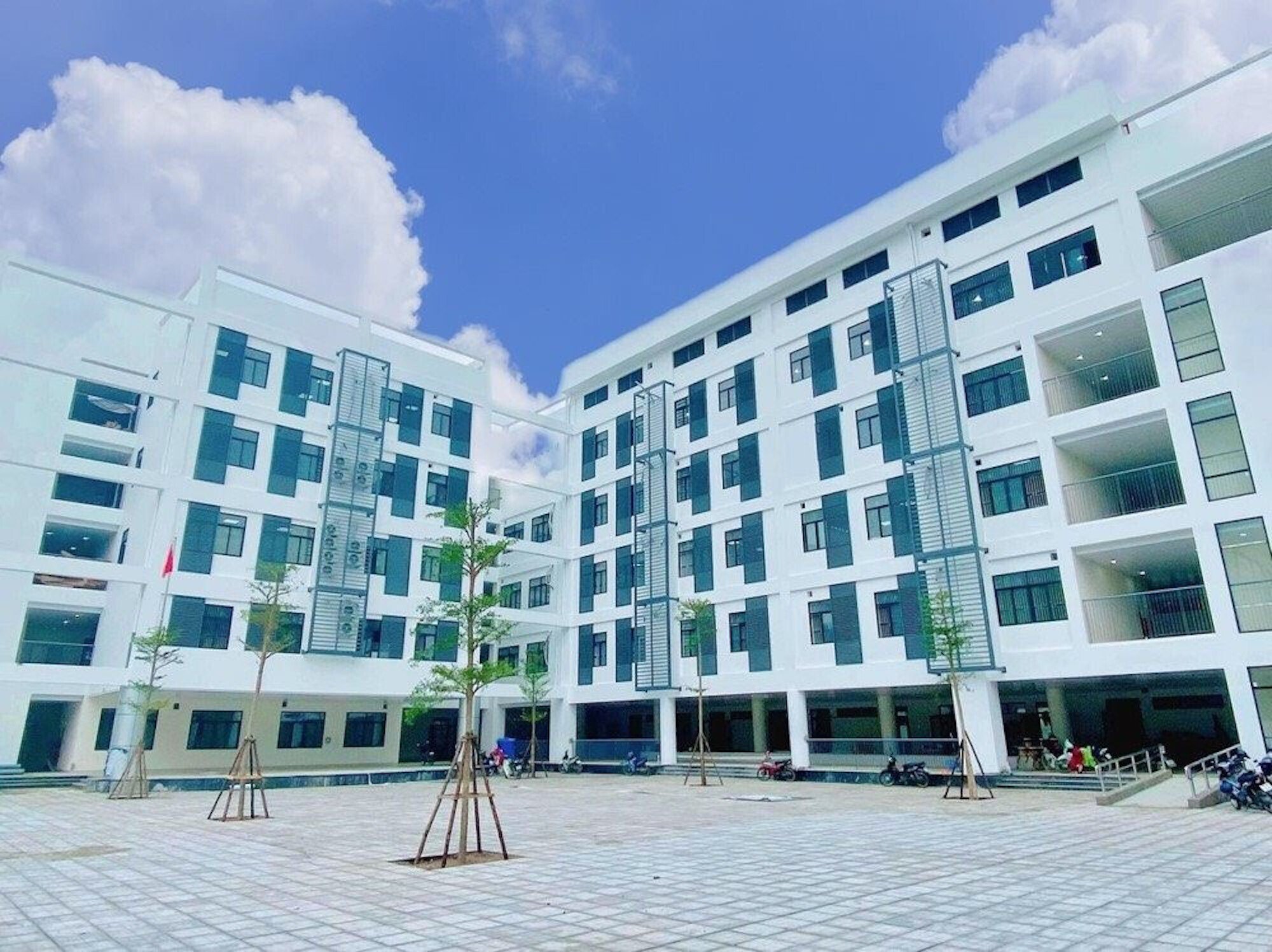 Bộ GD&ĐT nới lỏng quy định xây trường không quá 5 tầng - Ảnh 1. Bộ GD&ĐT nới lỏng quy định xây trường không quá 5 tầng - Ảnh 1.