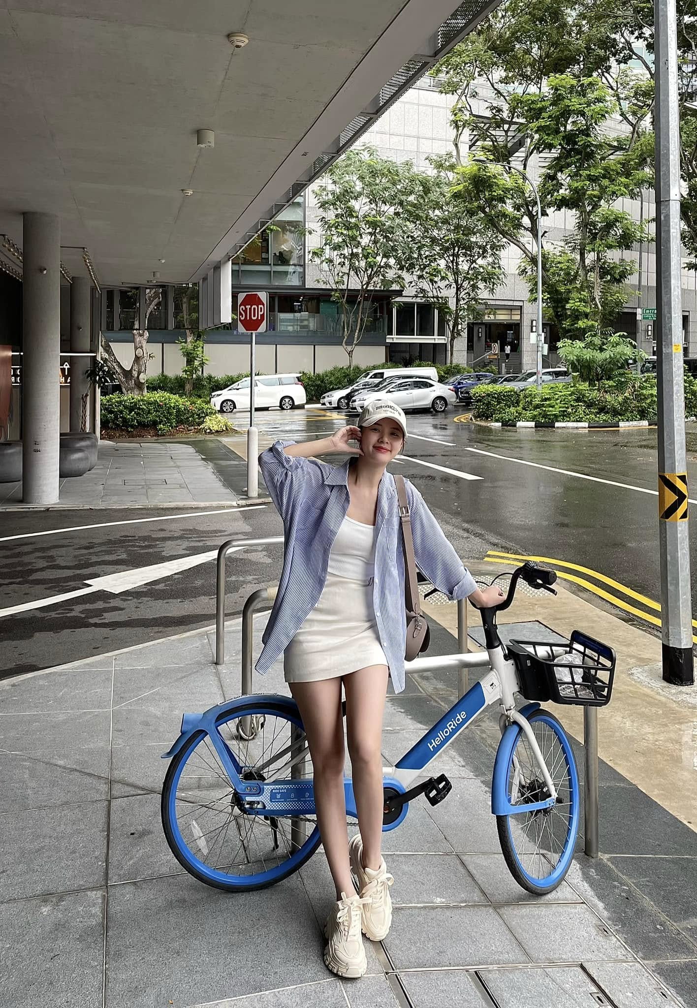 Sau khi lấy chồng, Midu ngày càng "lão hóa ngược" với style trẻ xinh - Ảnh 7. Sau khi lấy chồng, Midu ngày càng "lão hóa ngược" với style trẻ xinh - Ảnh 7.