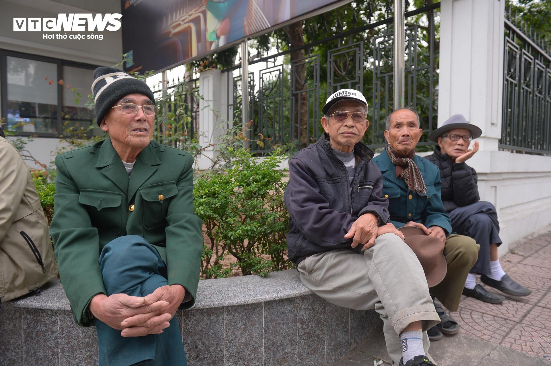 Vượt 300km, xếp hàng từ 5h đợi chiêm ngưỡng dàn vũ khí tại triển lãm quốc phòng - Ảnh 5.