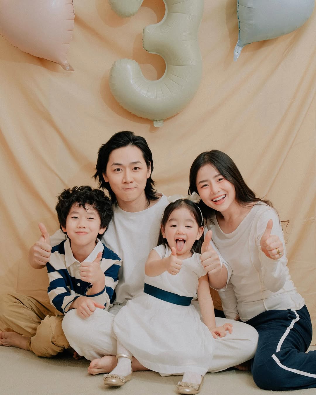 Cậu bé xem lại chính mình khi lên Gặp Nhau Cuối Tuần cách đây hơn 20 năm: Lập tức "đứng hình" vì 1 điều - Ảnh 5. Cậu bé xem lại chính mình khi lên Gặp Nhau Cuối Tuần cách đây hơn 20 năm: Lập tức "đứng hình" vì 1 điều - Ảnh 5.