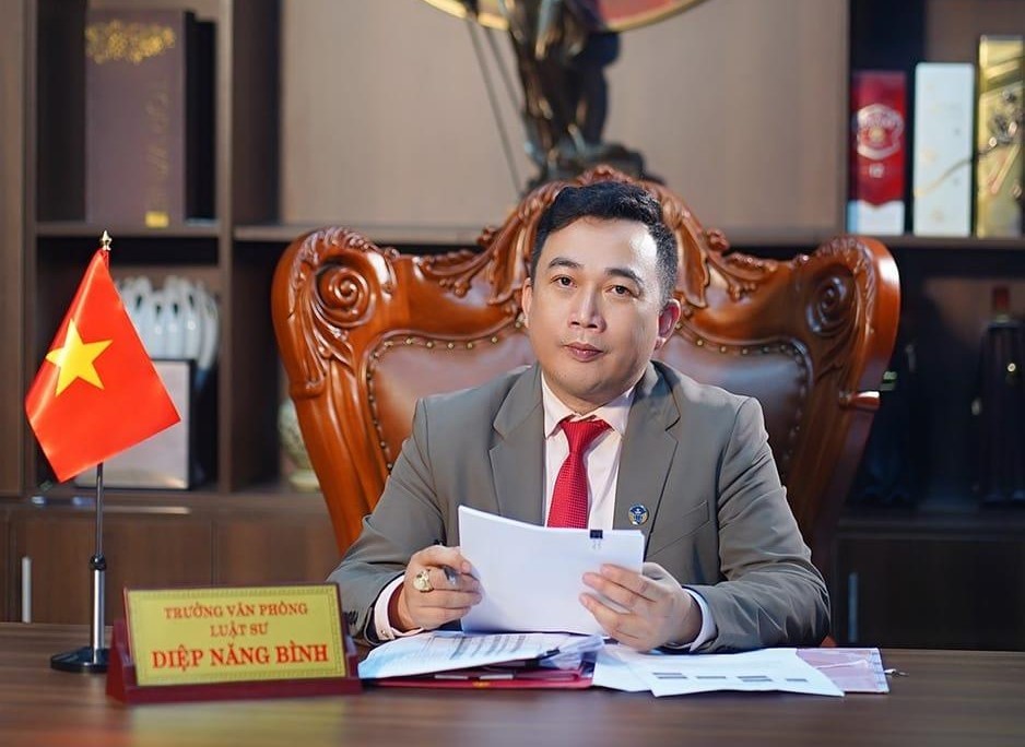 Vụ ô tô lao vào nhà tông tử vong bé 17 tháng tuổi: Nhận thay tội cho người gây tai nạn bị xử lý thế nào? - Ảnh 1. Vụ ô tô lao vào nhà tông tử vong bé 17 tháng tuổi: Nhận thay tội cho người gây tai nạn bị xử lý thế nào? - Ảnh 1.