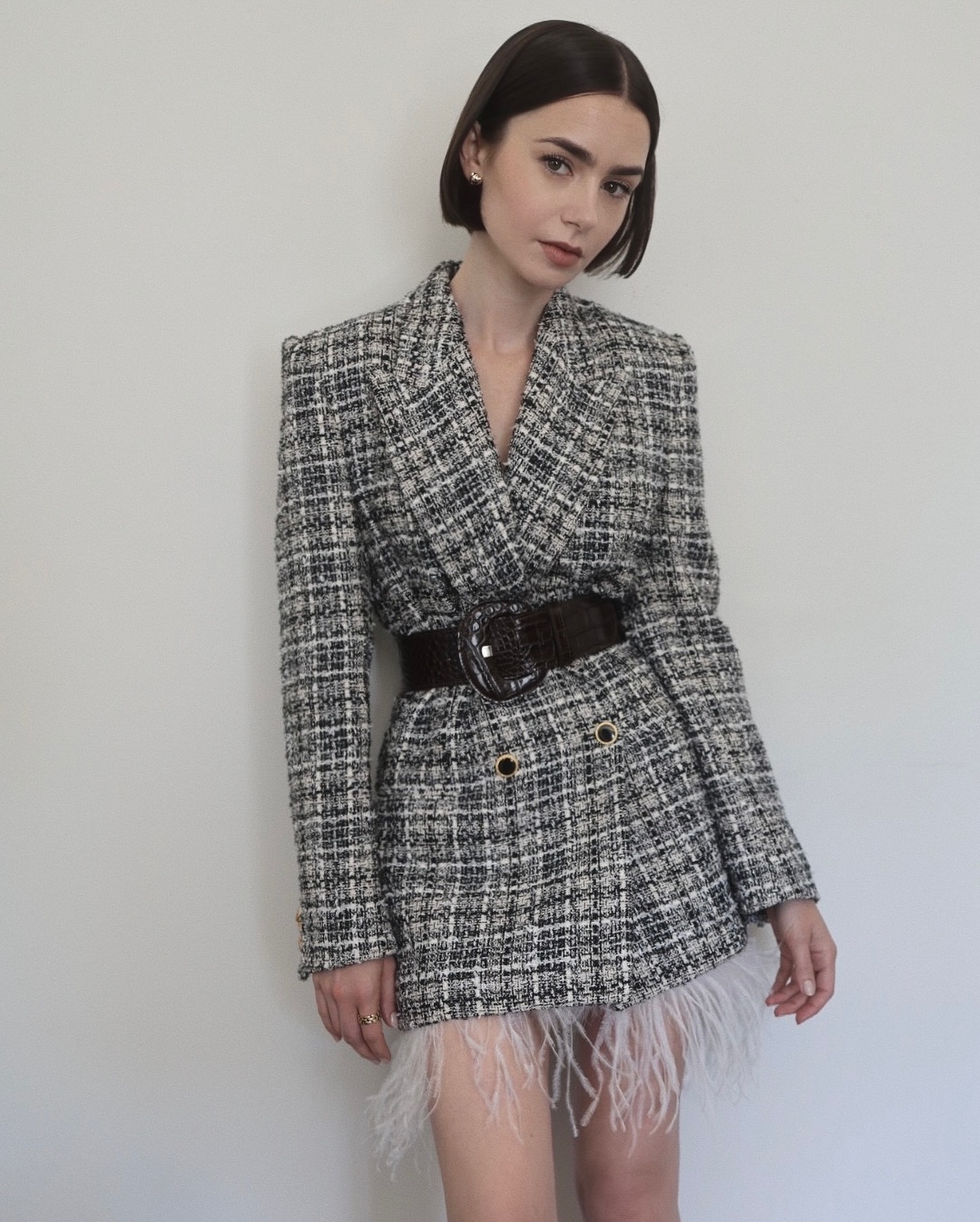 Lily Collins gợi ý những cách mặc áo blazer nổi bật cho độ tuổi U40 - Ảnh 6.