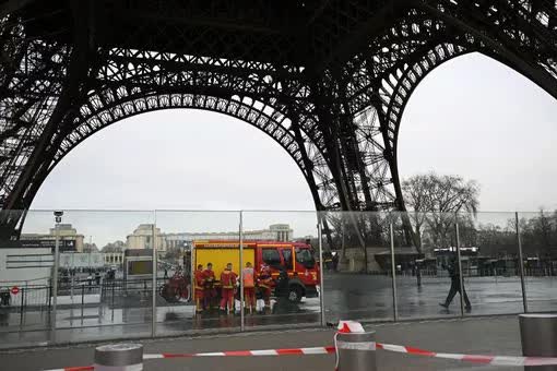 Tháp Eiffel bị báo cháy ngay trước thềm Giáng sinh khiến 1.200 người phải sơ tán khẩn: Đã xác định nguyên nhân - Ảnh 2.