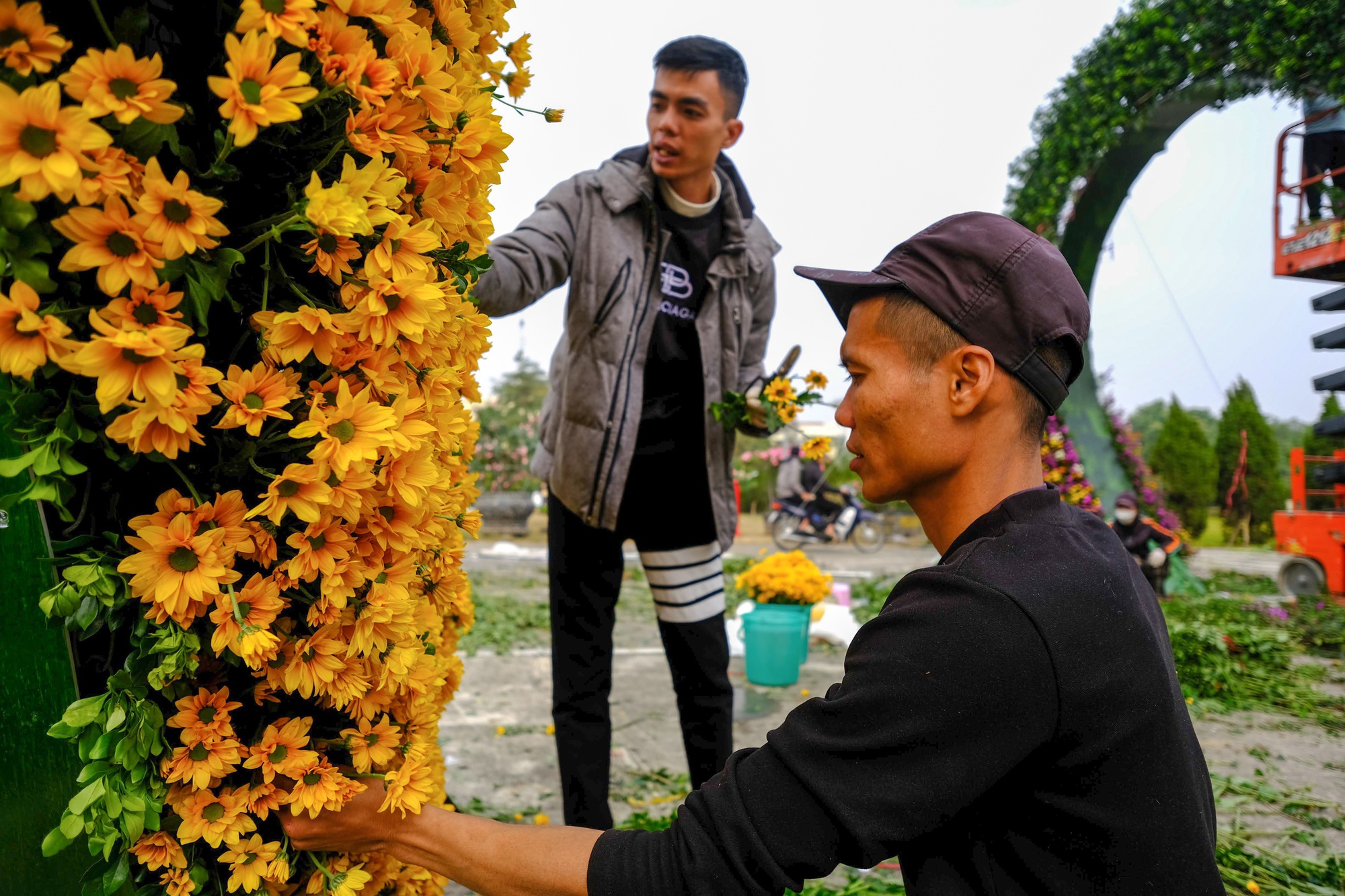 Mê Linh sẵn sàng cho lễ hội hoa lớn nhất miền Bắc - Ảnh 13.