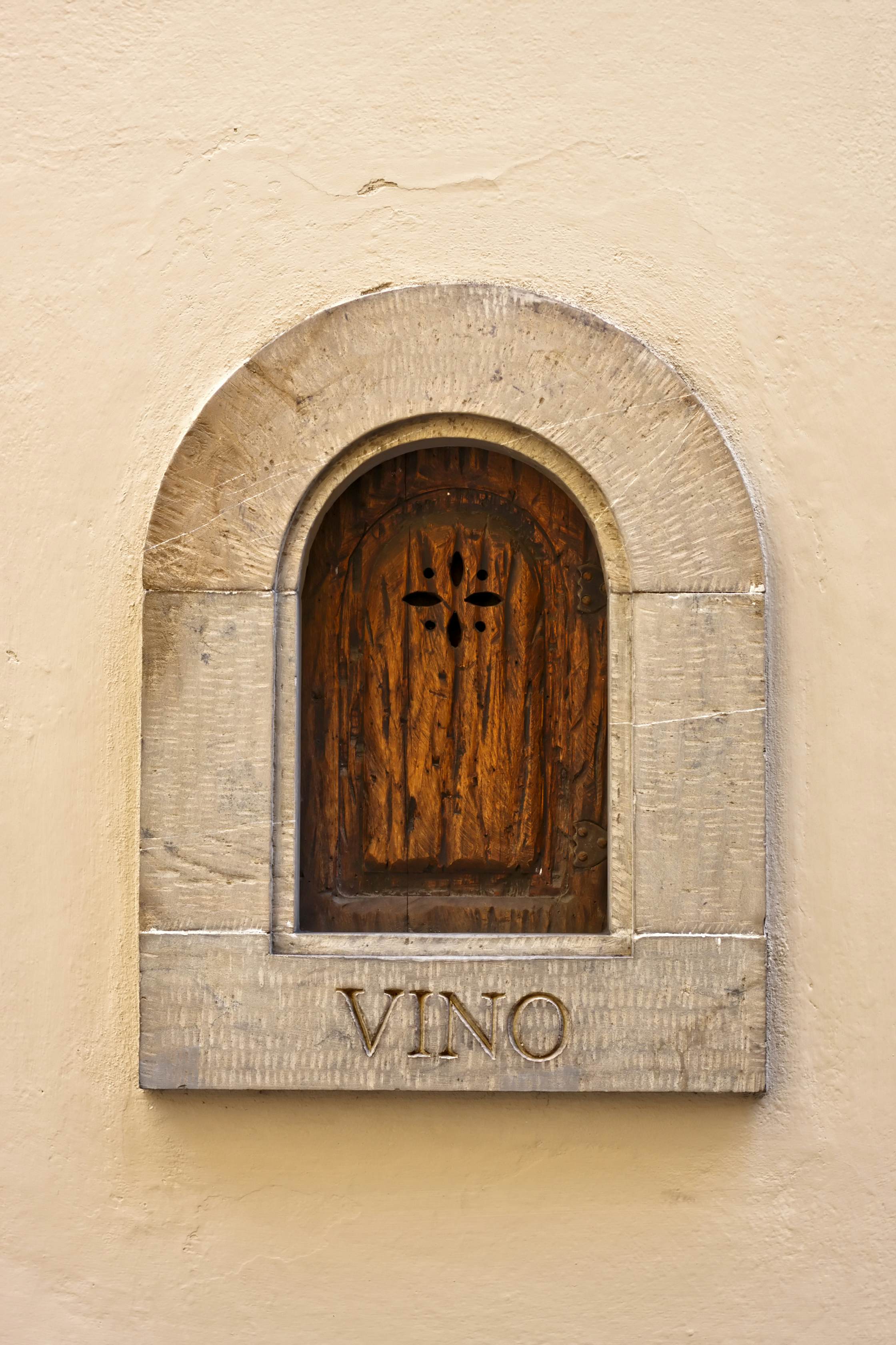 wine-window-tuscany-17350127267791374021002.jpg