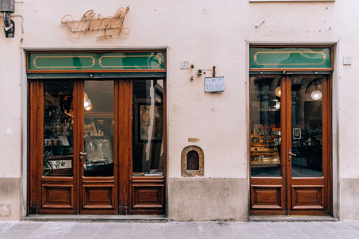 wine-windows-in-florence-gelateria-vivoli-via-dellisola-delle-stinche-1735013222805467963863.png