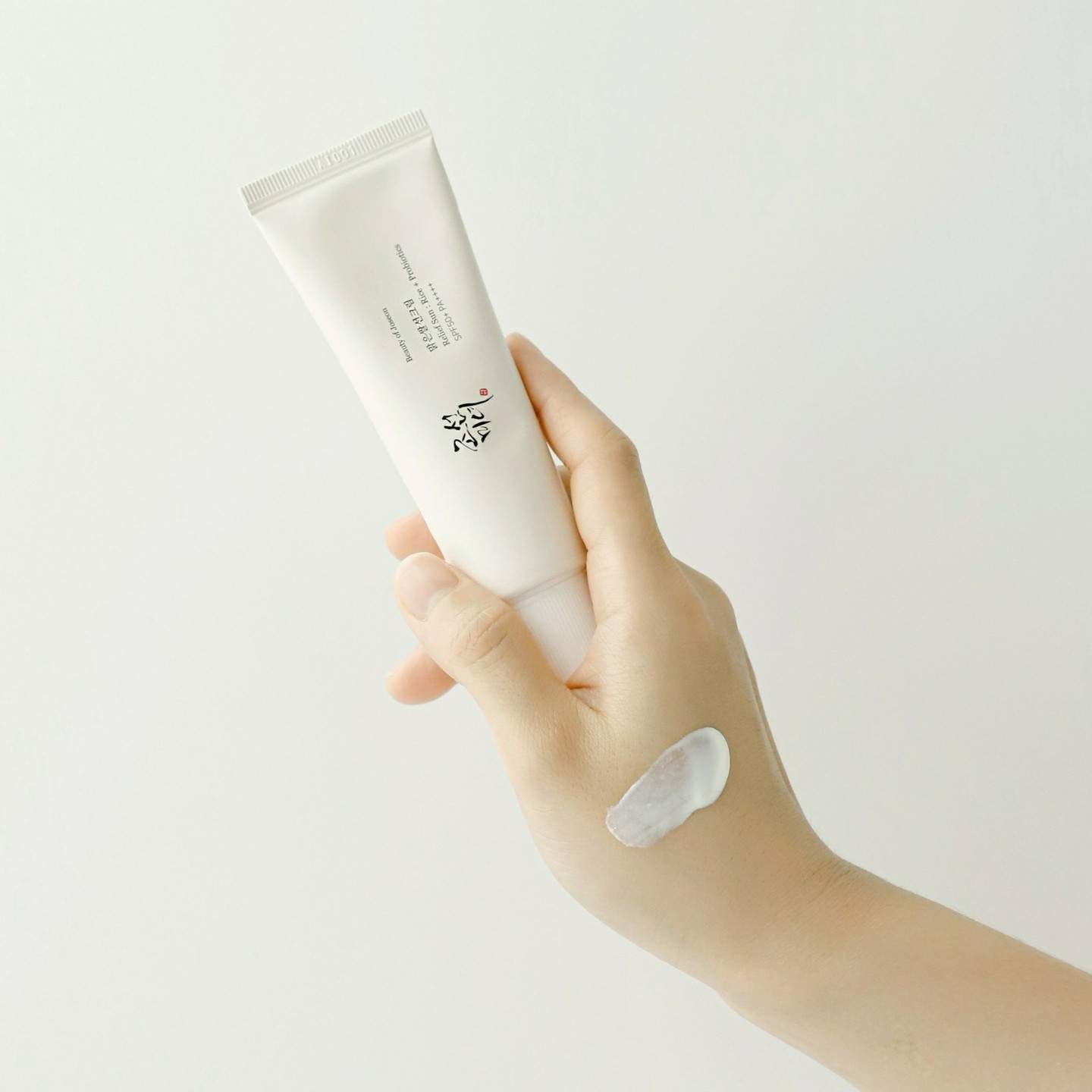 5 lọ kem chống nắng không gây bít tắc lỗ chân lông, dùng thích đến nỗi khiến chị em chăm bôi mỗi ngày - Ảnh 8. 5 lọ kem chống nắng không gây bít tắc lỗ chân lông, dùng thích đến nỗi khiến chị em chăm bôi mỗi ngày - Ảnh 8.