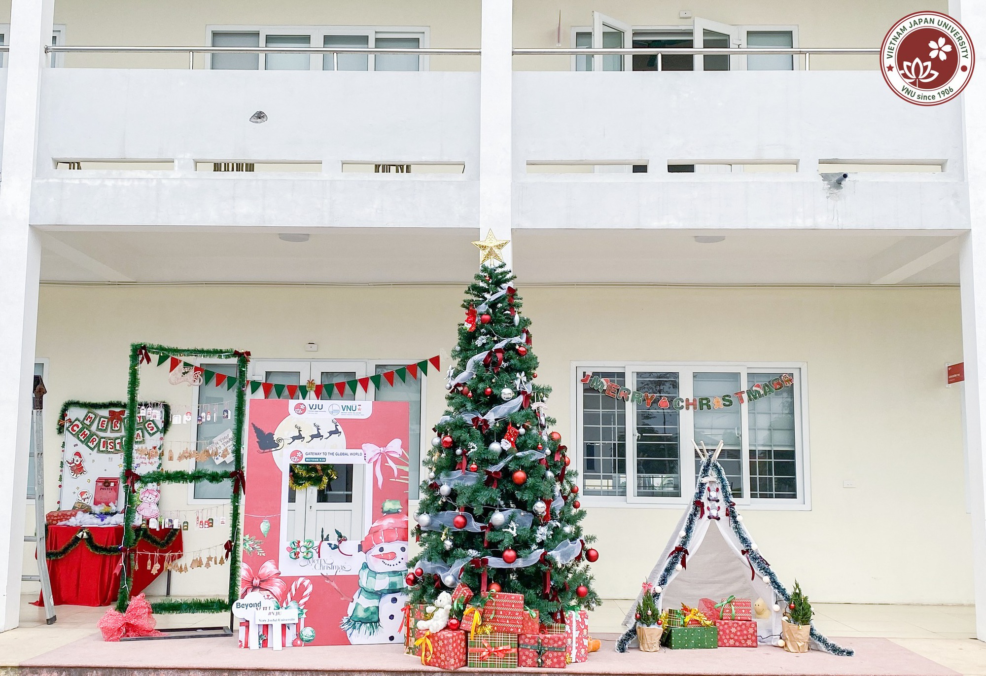 Sinh viên nô nức &quot;check in&quot; không khí Noel trường mình, nơi nào cũng xịn chẳng kém trời Âu! - Ảnh 21.