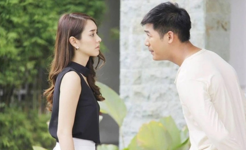 Sáng nào cũng phải dọn dẹp đồ phế thải nhà anh trai ném ra lối đi mà tôi chỉ muốn bán nhà, tìm chỗ khác sống - Ảnh 1. Sáng nào cũng phải dọn dẹp đồ phế thải nhà anh trai ném ra lối đi mà tôi chỉ muốn bán nhà, tìm chỗ khác sống - Ảnh 1.