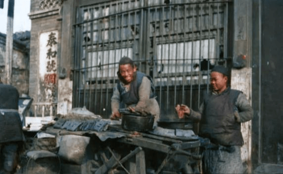 Ảnh m&agrave;u cực hiếm Trung Quốc cuối thời nh&agrave; Thanh: Những g&igrave; thấy tr&ecirc;n phim c&oacute; đ&aacute;nh lừa ch&uacute;ng ta bao l&acirc;u nay?- Ảnh 2.