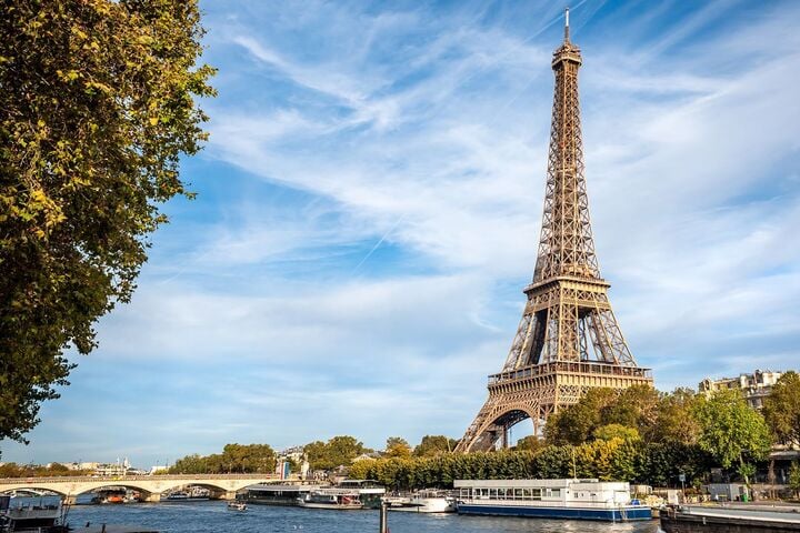 Tháp Eiffel hai lần bị kẻ siêu lừa đảo rao bán làm phế liệu - Ảnh 1.