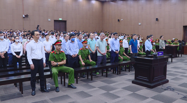 Cựu Chủ tịch Tập đoàn FLC Trịnh Văn Quyết cùng hai em ruột hầu tòa phúc thẩm - Ảnh 2.