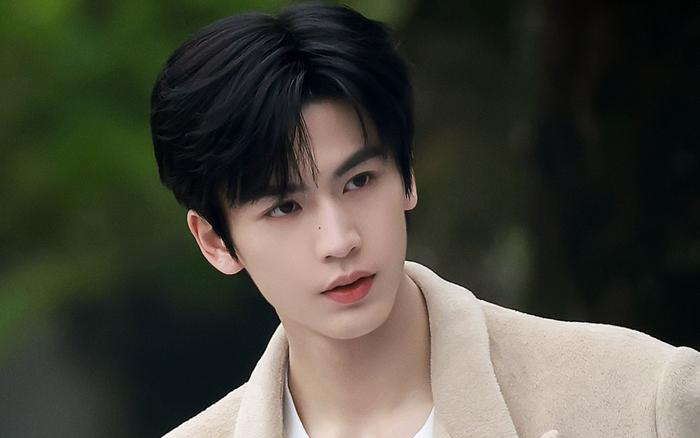 Cả cõi mạng dậy sóng trước loạt ảnh chụp lén một thầy giáo, sinh viên hứa đi học chăm chỉ cả năm chỉ vì điều này - Ảnh 3.