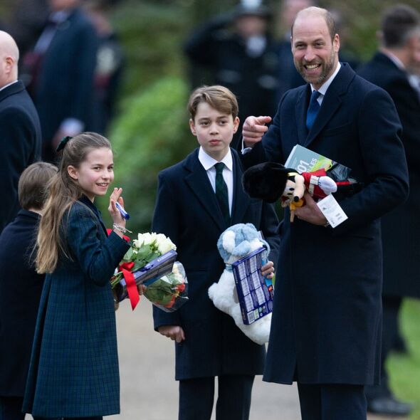 Khoảnh khắc khiến Công chúa Charlotte được khen ngợi vì có phong thái giống hệt Nữ vương Elizabeth II- Ảnh 2.