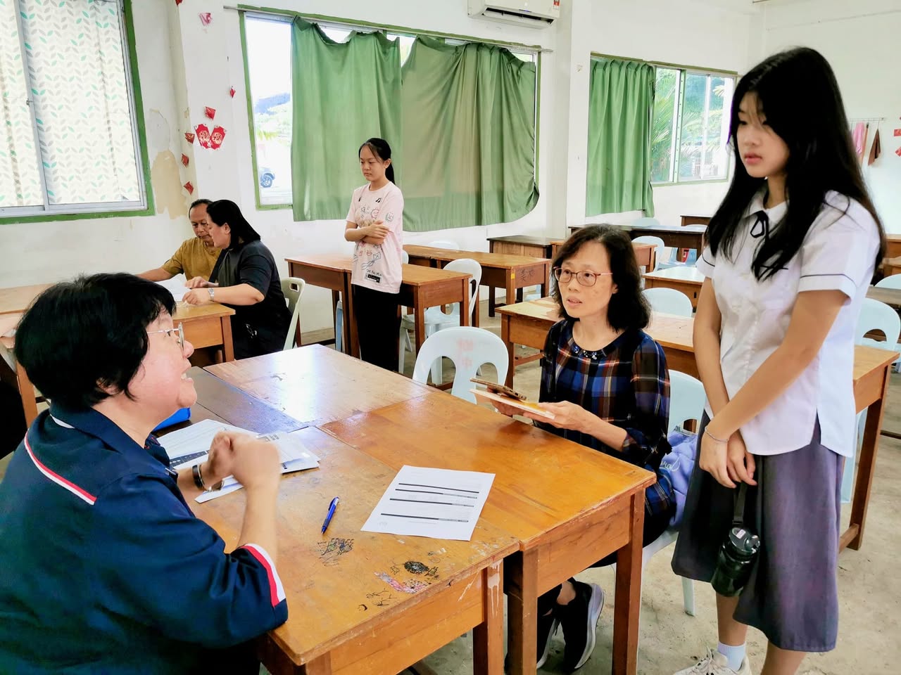 &quot;Nhờ chọn trường kiểu này mà con tôi nhàn nhã, thoải mái ăn chơi&quot;: Quan điểm của phụ huynh TPHCM thổi bùng tranh cãi- Ảnh 1.