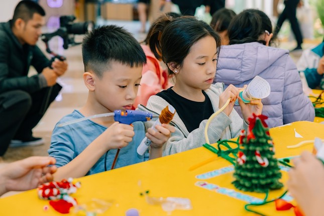 Chuỗi TTTM Vincom &ldquo;b&ugrave;ng nổ&rdquo; với gần 2 triệu lượt kh&aacute;ch đổ về trong 3 ng&agrave;y Black Friday - Ảnh 5.