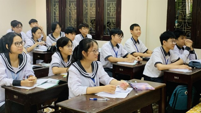 Cấm dạy thêm, học thêm và những biến tướng - Bài 1: Nghịch lí dạy thêm - Ảnh 1.