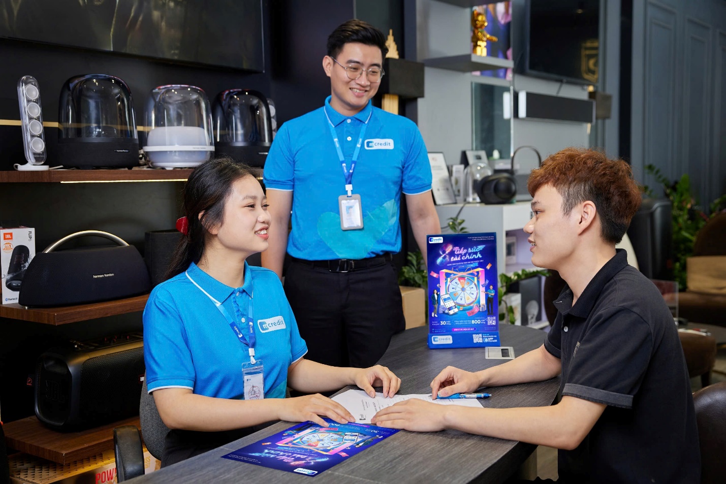 8 năm tiếp sức t&agrave;i ch&iacute;nh v&agrave; h&agrave;nh tr&igrave;nh phụng sự gần 3,3 triệu kh&aacute;ch h&agrave;ng - Ảnh 1.