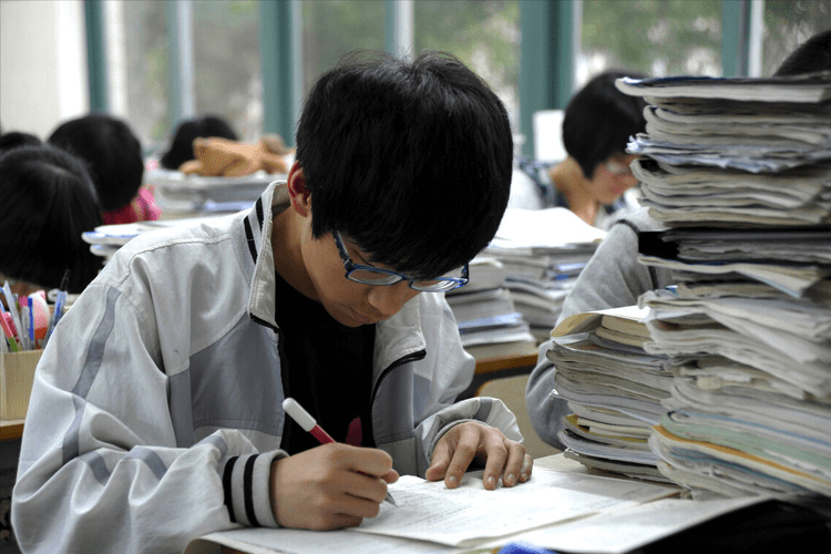 Chuyên gia giáo dục Stanford chỉ cách phá bỏ lời nguyền ‘con sãi ở chùa lại quét lá đa’: Cha mẹ trung lưu học ngay để giúp con bứt phá- Ảnh 7. Chuyên gia giáo dục Stanford chỉ cách phá bỏ lời nguyền ‘con sãi ở chùa lại quét lá đa’: Cha mẹ trung lưu học ngay để giúp con bứt phá- Ảnh 7.