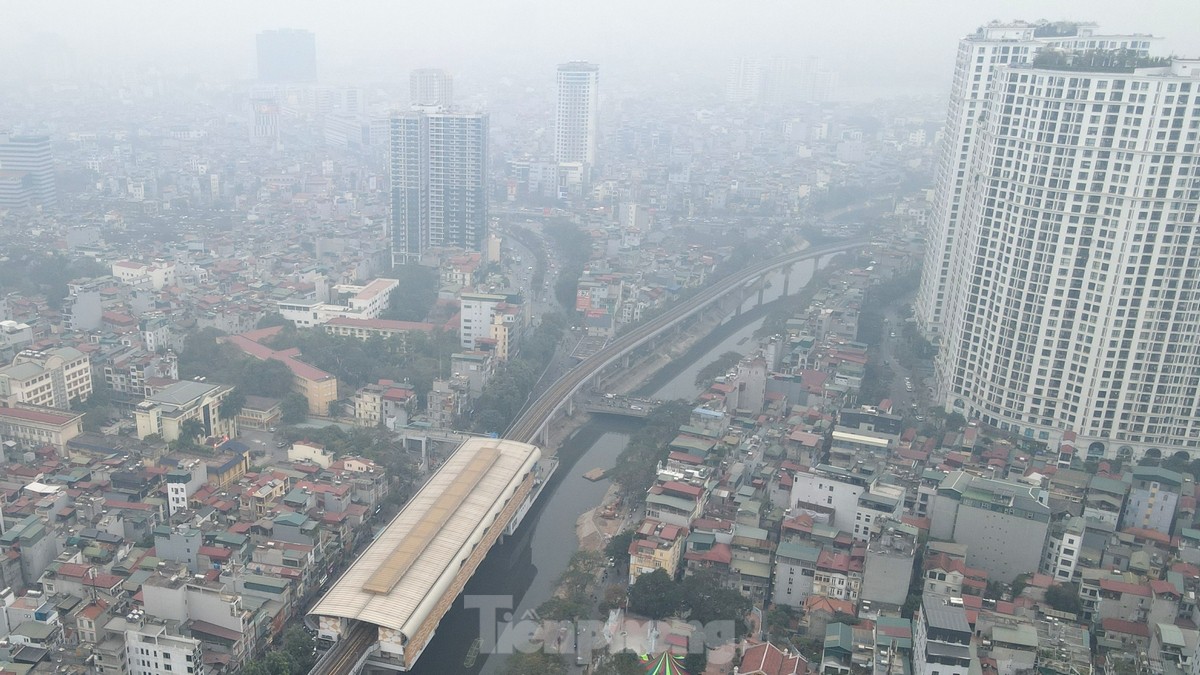 Hơn 10 giờ sáng, Hà Nội vẫn chìm trong sương mù dày đặc- Ảnh 11.