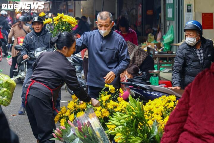 Thị trường mùng 1 cuối cùng của năm Giáp Thìn: Giá cau tăng gấp đôi - Ảnh 7.