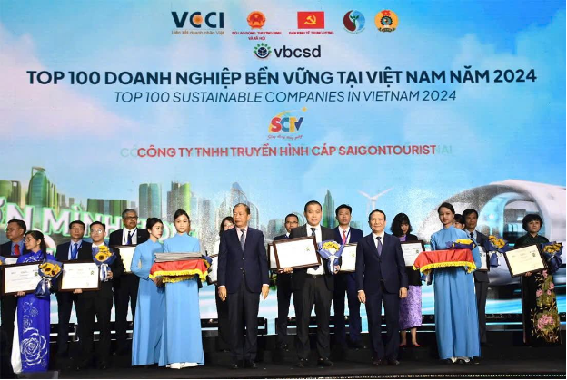 SCTV được vinh danh lần thứ tư Top 100 Doanh nghiệp Phát triển Bền vững tại Việt Nam - Ảnh 1. SCTV được vinh danh lần thứ tư Top 100 Doanh nghiệp Phát triển Bền vững tại Việt Nam - Ảnh 1.