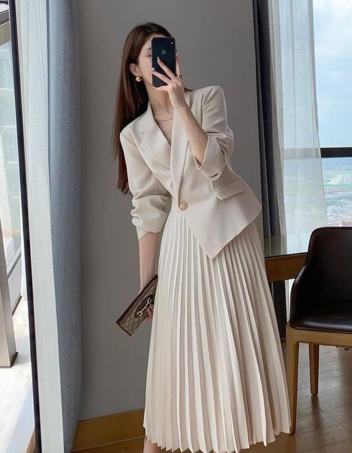 Thời trang đi đám cưới ngày se lạnh - Ảnh 2.