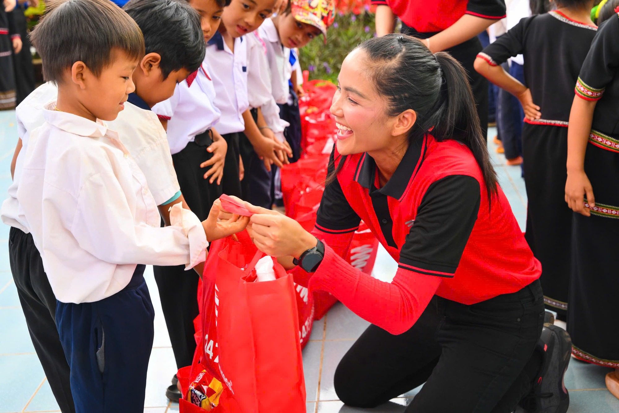 Vbiz có 3 nàng hậu gây sốt tại quốc tế: Người ẵm vương miện danh giá, người là biểu tượng sắc đẹp vượt thời gian- Ảnh 12.