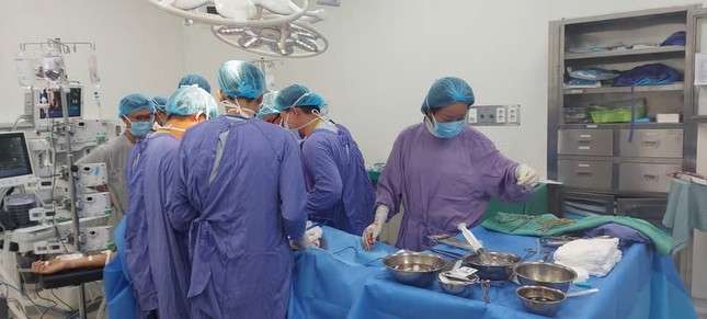 H&agrave; Nội: Nam thanh ni&ecirc;n bị đ&acirc;m thủng tim - Ảnh 1.