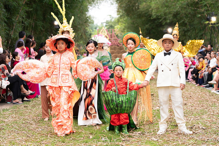 'Người đẹp Tây Đô' Việt Trinh tái xuất sau 2 năm giải nghệ - Ảnh 13.