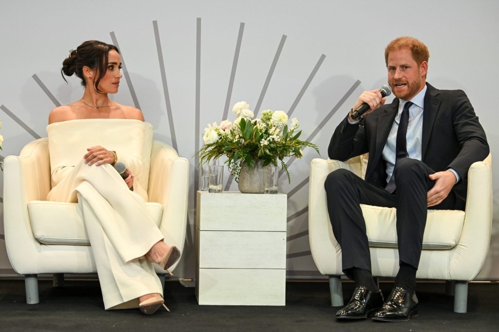 Mới đầu năm Harry và Meghan chịu cú &quot;đòn giáng mạnh&quot;, đối mặt với một loạt khó khăn chưa thể tháo gỡ- Ảnh 1.