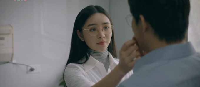 "Chúng ta của 8 năm sau" nỗ lực giúp chồng tồi được tha thứ, netizen bất mãn tuyên bố bỏ phim - Ảnh 3. "Chúng ta của 8 năm sau" nỗ lực giúp chồng tồi được tha thứ, netizen bất mãn tuyên bố bỏ phim - Ảnh 3.