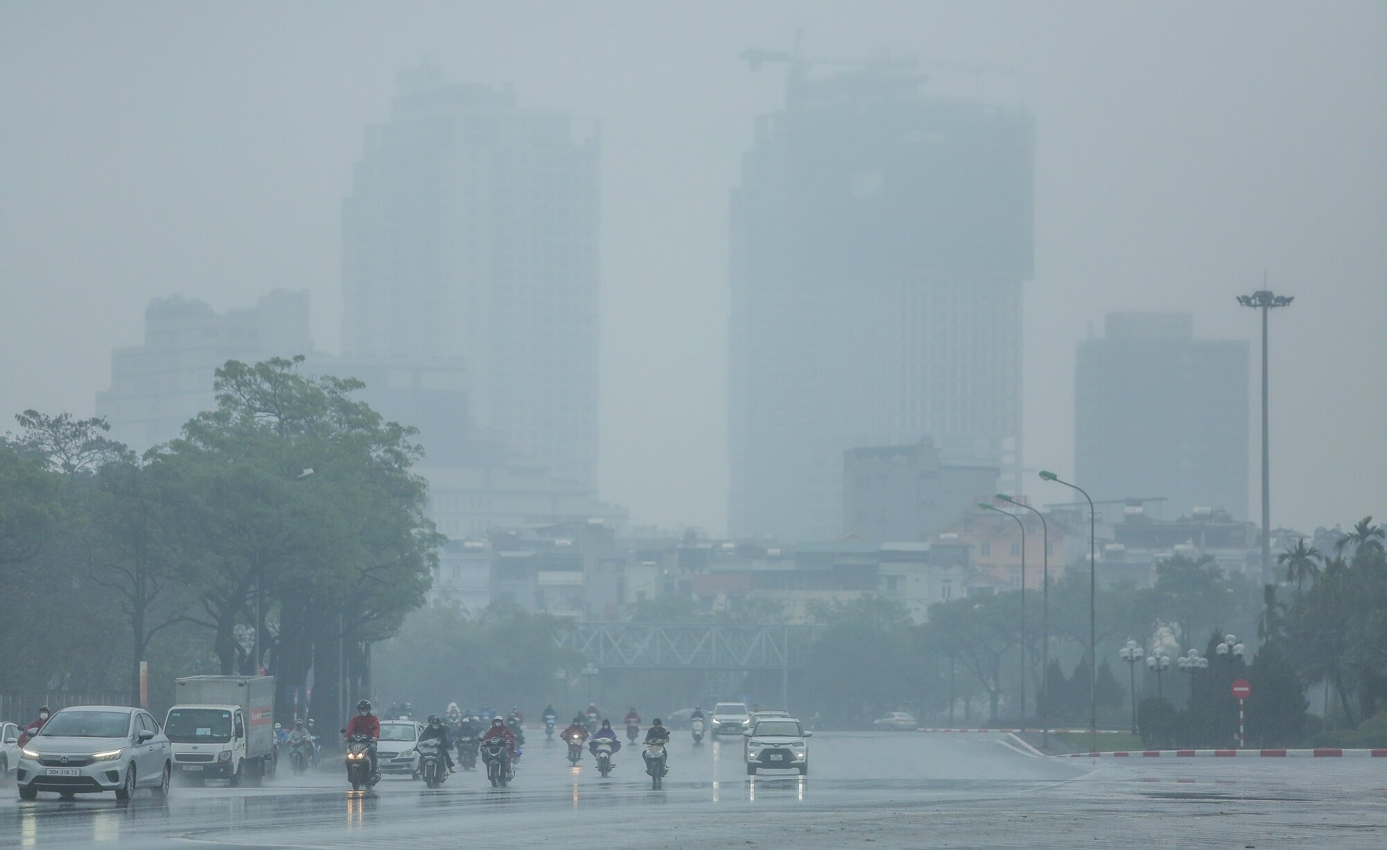 Chỉ còn ít ngày nữa là Tết Nguyên đán, Hà Nội còn mưa phùn, nồm ẩm đến bao giờ?- Ảnh 1.