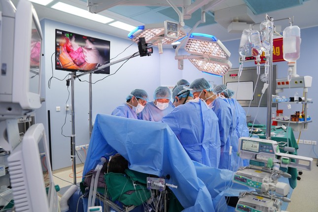 Ngày 30 Tết, 150 y bác sĩ tham gia ca đại phẫu - Ảnh 1.