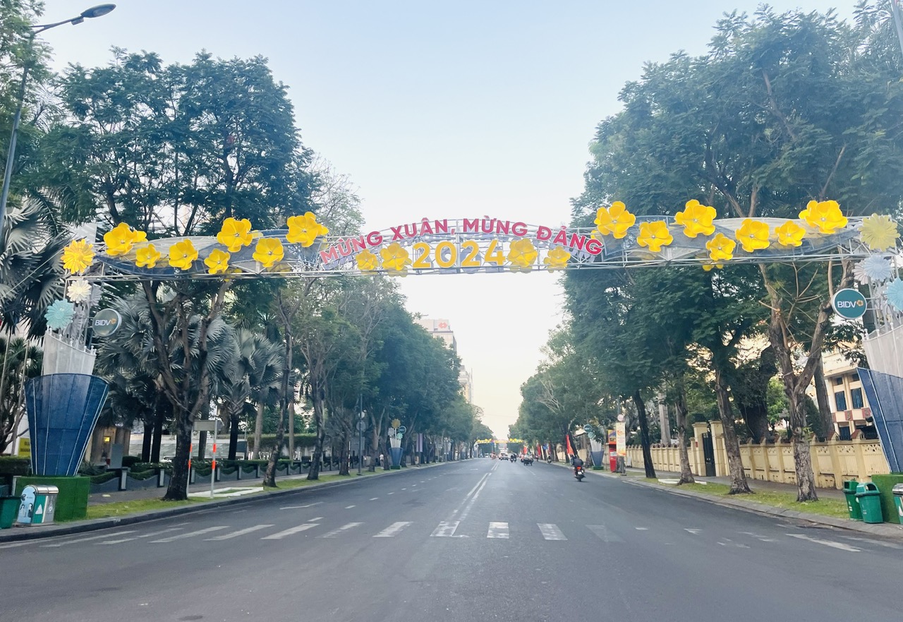 TP Hồ Chí Minh: Đường phố thanh vắng sáng mùng 1 Tết - Ảnh 5.