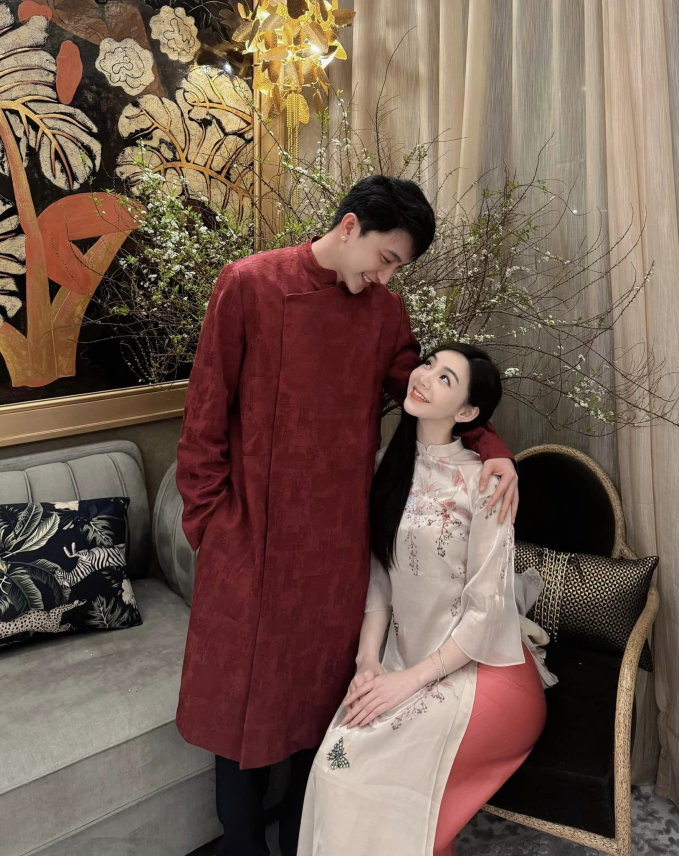 Cặp đôi đẹp nhất phim VTV khoe ảnh Tết như vợ chồng, khán giả soi nét phu thê thấy rõ - Ảnh 2. Cặp đôi đẹp nhất phim VTV khoe ảnh Tết như vợ chồng, khán giả soi nét phu thê thấy rõ - Ảnh 2.