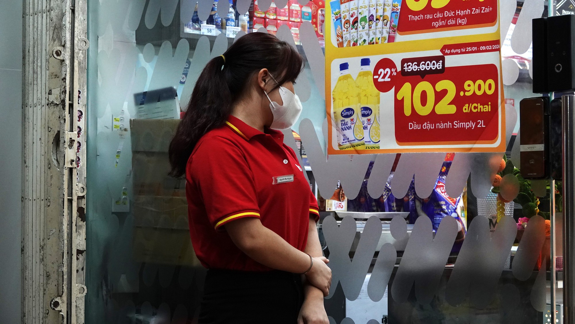Chuyện sinh viên ở lại thành phố làm thêm dịp Tết: Phải "cày" để mua sách và đóng nốt tiền học phí- Ảnh 2. Chuyện sinh viên ở lại thành phố làm thêm dịp Tết: Phải "cày" để mua sách và đóng nốt tiền học phí- Ảnh 2.