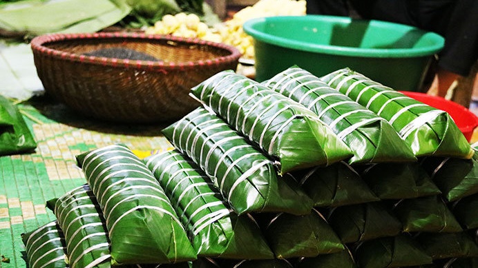 Bánh chưng đen - đặc sản không thể thiếu trong ngày Tết cổ truyền của người dân tộc Tày - Ảnh 3.