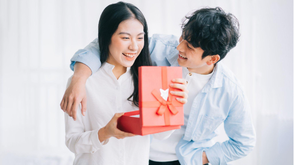 Nổi tiếng với sự lãng mạn, đàn ông Hàn Quốc tặng gì cho vợ ngày Valentine? - Ảnh 1. Nổi tiếng với sự lãng mạn, đàn ông Hàn Quốc tặng gì cho vợ ngày Valentine? - Ảnh 1.