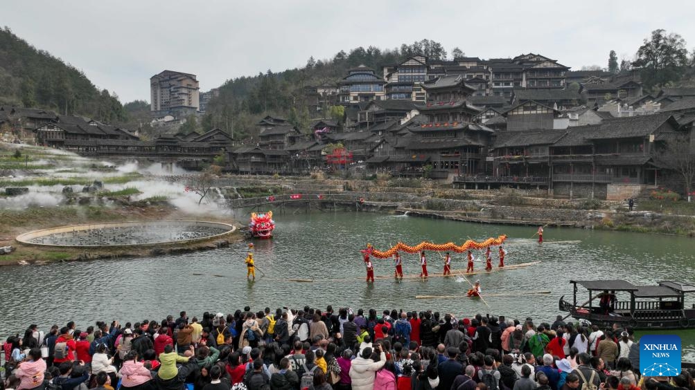 Trung Quốc những ngày du xuân: Hàng loạt lễ hội được tổ chức, biển người chật cứng đến check in gây choáng - Ảnh 6.