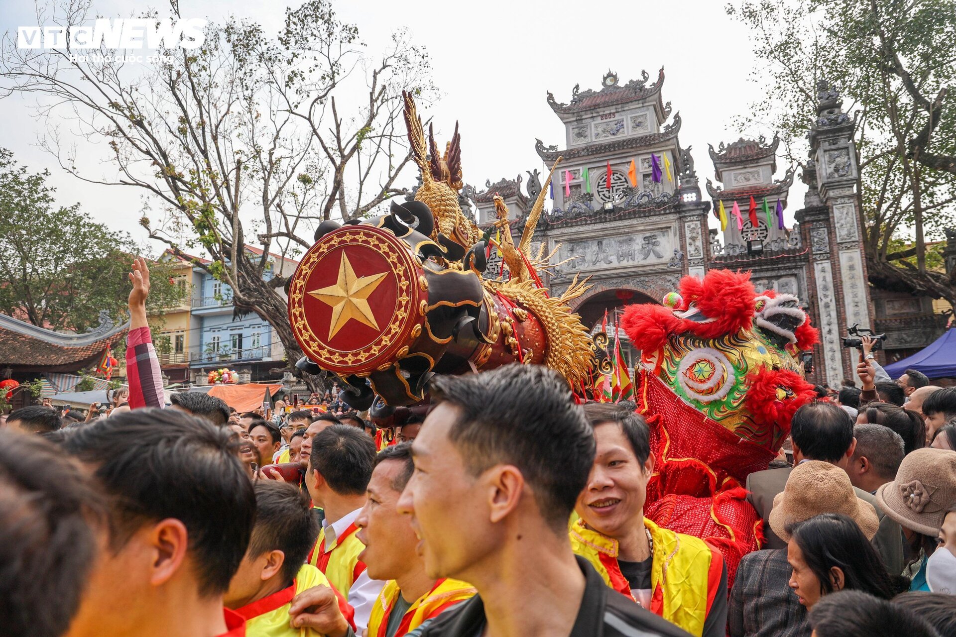 Mùng 4 Tết, làng Đồng Kỵ Bắc Ninh tưng bừng rước đại pháo - Ảnh 6.